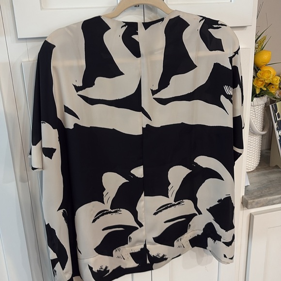 Chico's Abstract Black and Cream Blouse - Picture 6 of 9